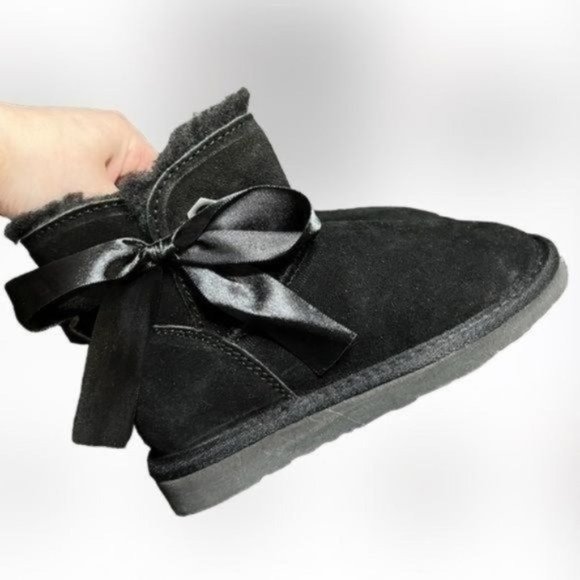BearPaw Other - PAWZ by Bearpaw Black Bow Leather Boots Girls Size 13